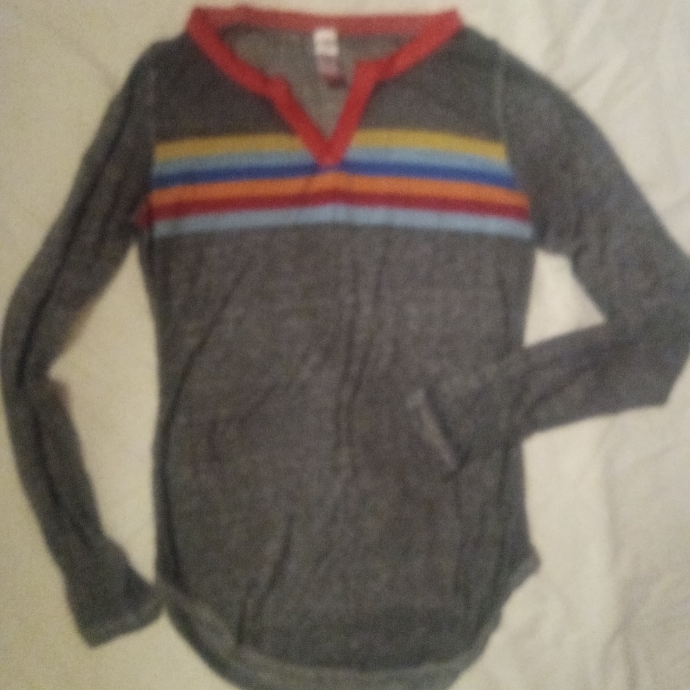 No Boundaries Gray Shirt with Red Trim